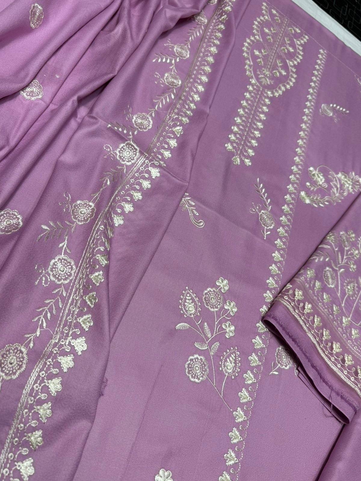 Bareeze 3pcs”_* _WiNTER’s COLLECTION DHANAK 2025_